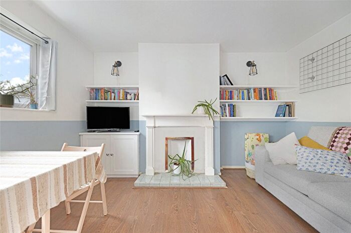 2 Bedroom Flat To Rent In Avon Road, Walthamstow, London, E17