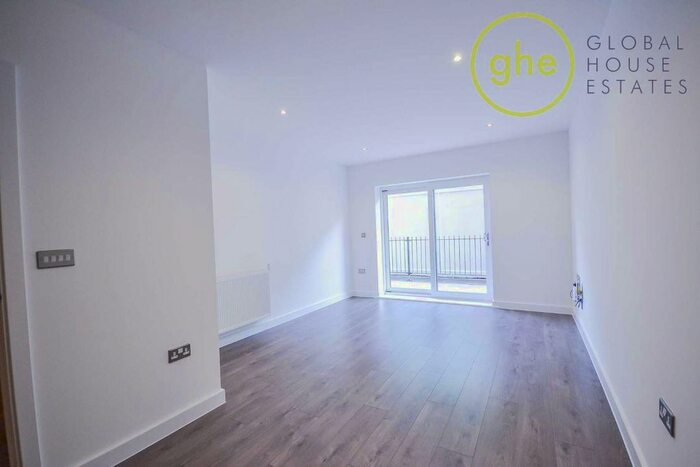 2 Bedroom Flat To Rent In Wideford Drive, Romford, Greater London, RM7