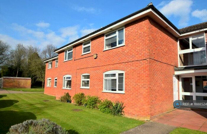 2 Bedroom Flat To Rent In Cobblers Close, Slough, SL2