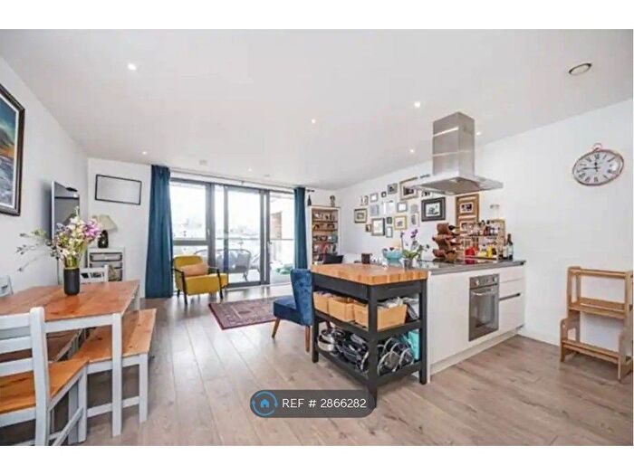 2 Bedroom Flat To Rent In Cornhill House, London, E3