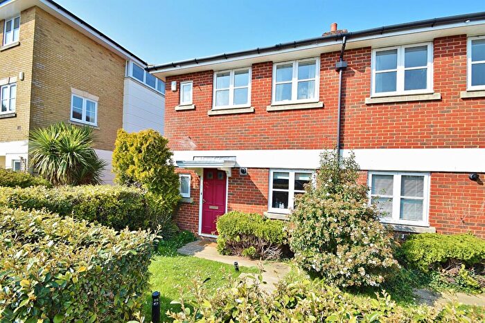 3 Bedroom End Of Terrace House To Rent In Fulflood, SO22