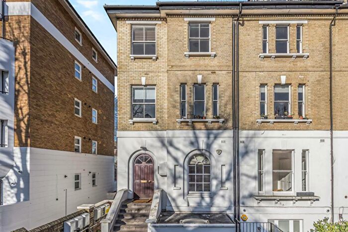 3 Bedroom Apartment To Rent In Thurlow Road, Hampstead, NW3