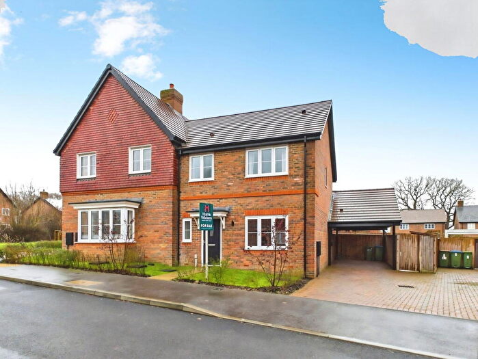 3 Bedroom Semi Detached House For Sale In Oriel Road, Horsham, RH12