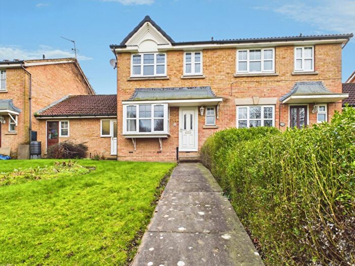 3 Bedroom Town House To Rent In Jenny Field Drive, Harrogate, HG3