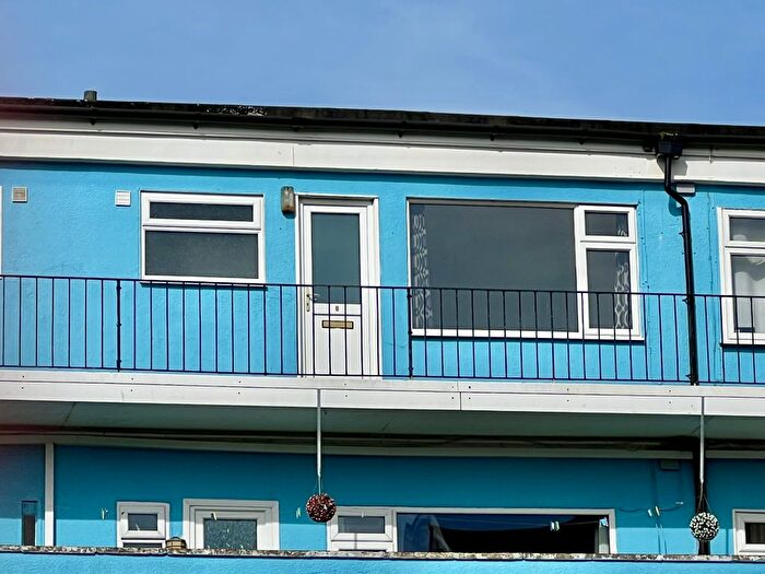 2 Bedroom Flat To Rent In Harbour Court, Milford Street, Saundersfoot, SA69