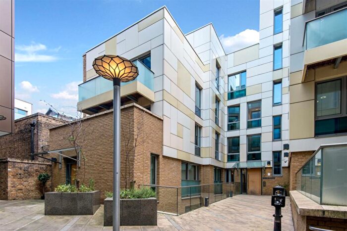 2 Bedroom Apartment To Rent In Trematon Walk, London, N1