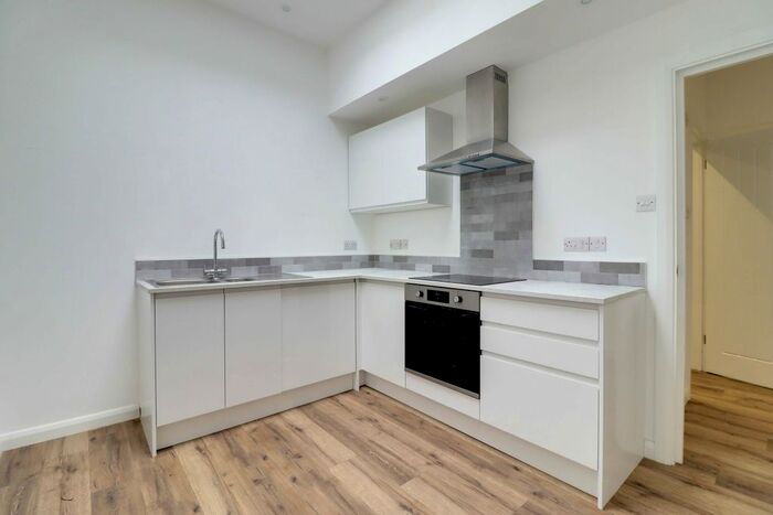 2 Bedroom Flat To Rent In High Street, Rottingdean, Brighton, BN2