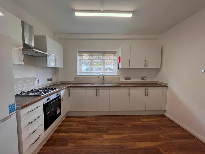 3 Bedroom Terraced House To Rent In De Quincey Road, London, N17