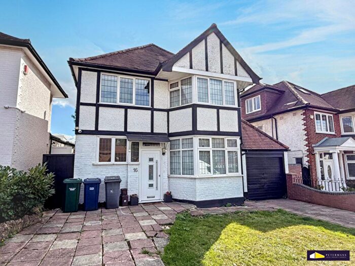 4 Bedroom Detached House To Rent In The Rise, Edgware, HA8