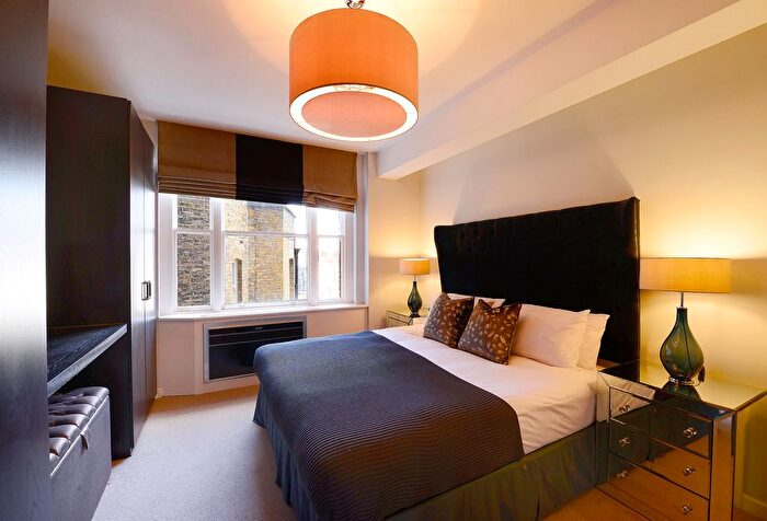 2 Bedroom Flat To Rent In Hill Street, London, W1J