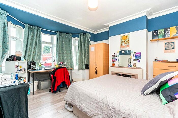 7 Bedroom Semi-Detached House To Rent In Blenheim Gardens, Southampton, Hampshire, SO17