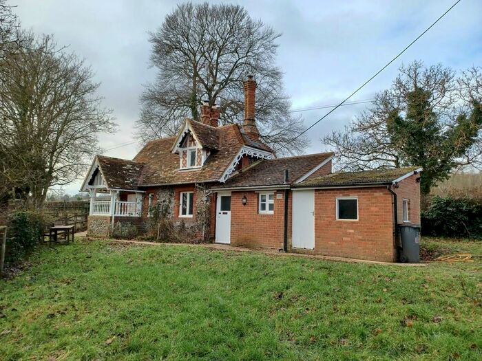 2 Bedroom Cottage To Rent In Bossington South Lodge, Houghton, SO20