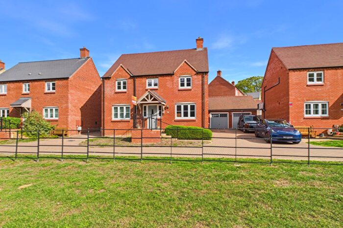4 Bedroom Detached House For Sale In Plantation Lane, Towcester, NN12