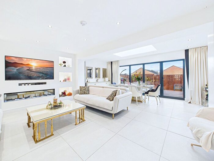 3 Bedroom Semi-Detached House For Sale In Broadleaf Walk, Birtley, DH3