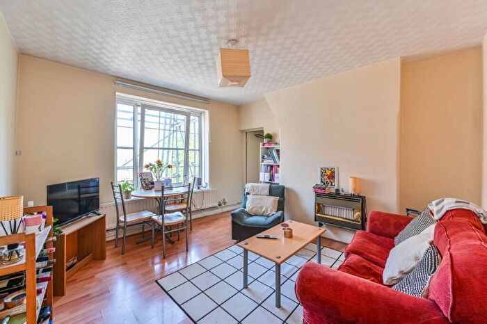 2 Bedroom Flat To Rent In Clayton Street, Oval, London, SE11