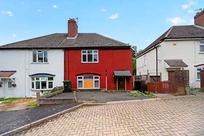 3 Bedroom Semi-Detached House For Sale In Linden Avenue, Tividale, B69