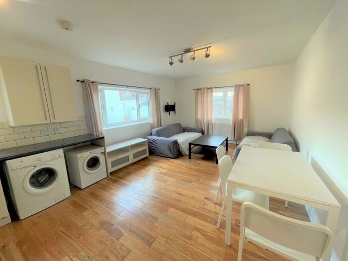 2 Bedroom Flat To Rent In High Street, Barnet, EN5