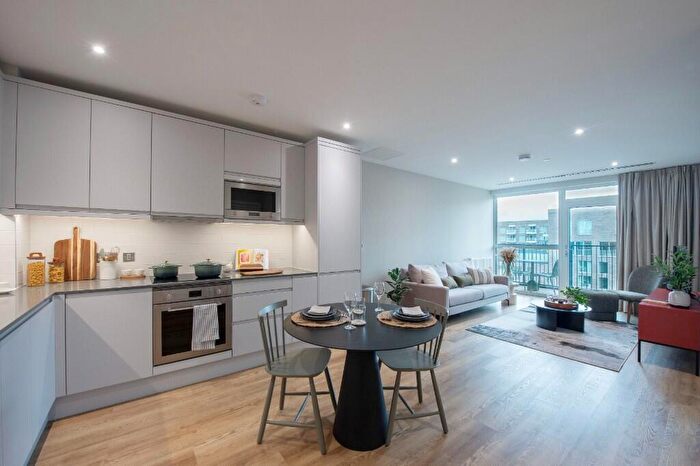 1 Bedroom Apartment To Rent In Moat Street, London, SW11
