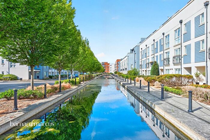 1 Bedroom Flat For Sale In Canalside, Redhill, RH1