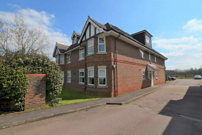 1 Bedroom Apartment To Rent In Stoneleigh Court, RG7