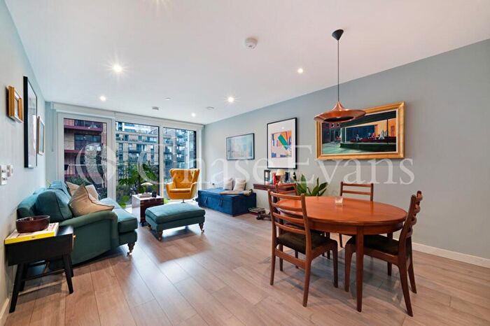 2 Bedroom Flat For Sale In Chatteris Way, Elephant & Castle, London, SE17