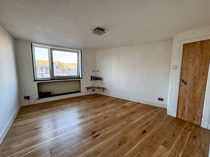 2 Bedroom Flat To Rent In A, Millburn Street, Aberdeen, AB11