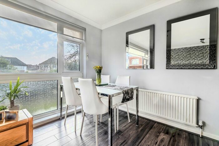 2 Bedroom Flat To Rent In Hadlow Road, Sidcup DA14