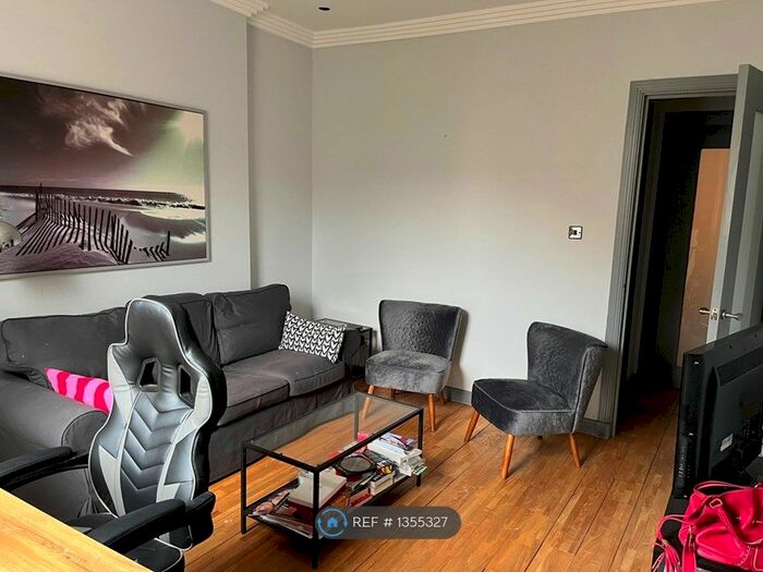 2 Bedroom Flat To Rent In Maclise Road, London, W14
