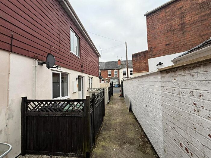 2 Bedroom Town House To Rent In Weston Road, Gloucester, GL1