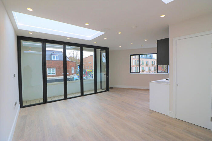 2 Bedroom Flat To Rent In Southwark Park Road, Bermondsey, London, SE16