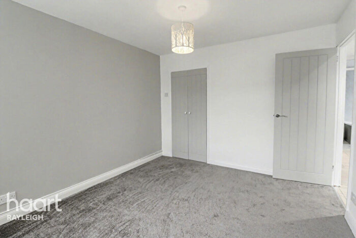 3 Bedroom Semi-Detached Bungalow For Sale In Torquay Close, Rayleigh, SS6