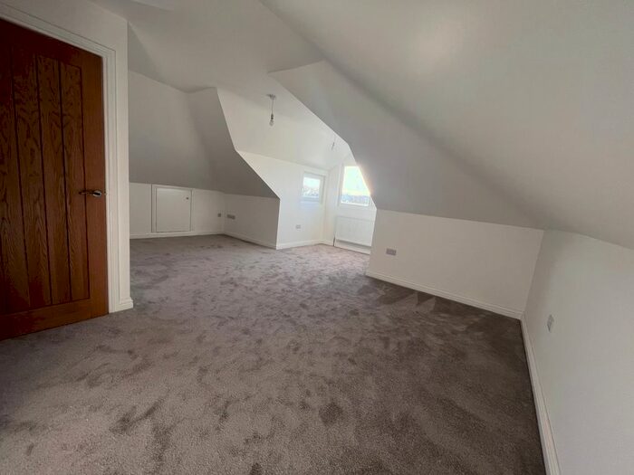 4 Bedroom Bungalow To Rent In Coombe Vale Road, Teignmouth, TQ14