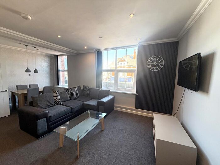2 Bedroom Flat To Rent In Richmond Road, Cathays, Cardiff, CF24
