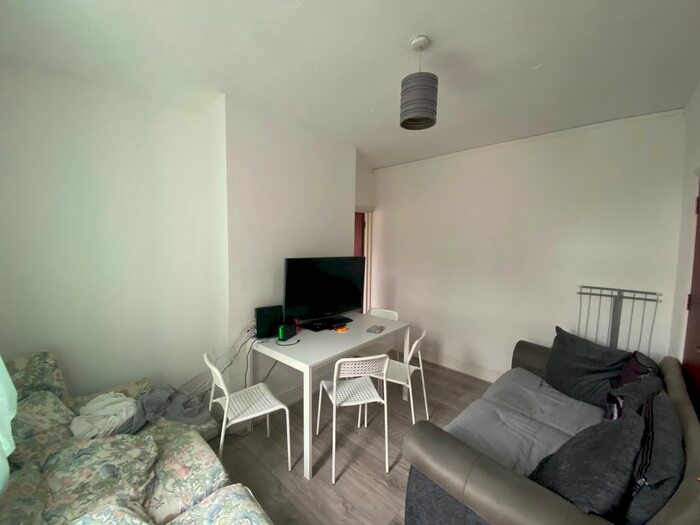 5 Bedroom Property To Rent In Kitchener Road, Southampton, SO17