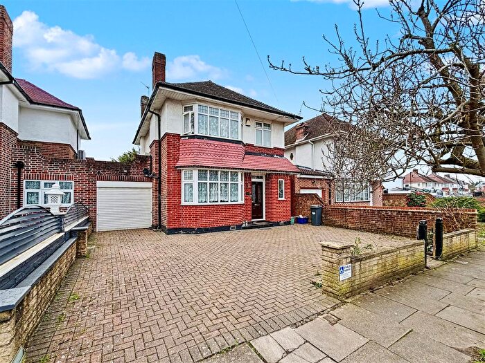 4 Bedroom Link Detached House For Sale In Craneswater Park, Norwood Green, UB2