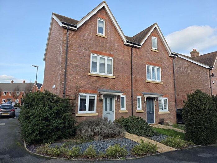 3 Bedroom Semi-Detached House For Sale In Monarch Street, Aylesbury, HP18