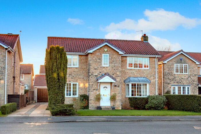 4 Bedroom Detached House For Sale In Turnpike Road, Tadcaster, LS24
