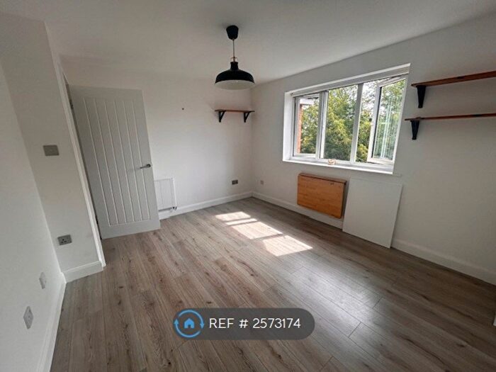 1 Bedroom Flat To Rent In Bream Close, London, N17