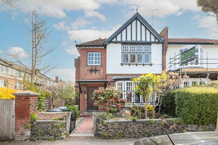 4 Bedroom House To Rent In Leaside Avenue, London, N10