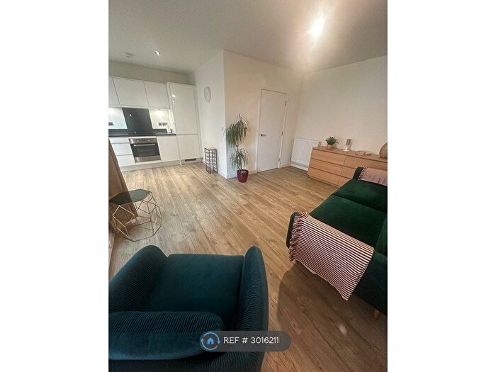1 Bedroom Flat To Rent In Hanworth Road, Feltham, TW13