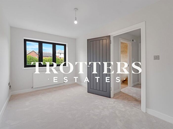 5 Bedroom Detached House To Rent In Luxborough Lane, Chigwell, IG7