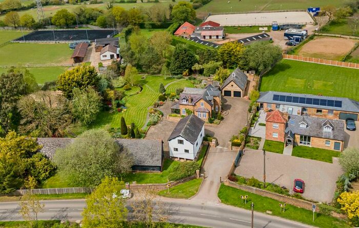 4 Bedroom Detached House For Sale In White Stubbs Lane, Broxbourne, EN10