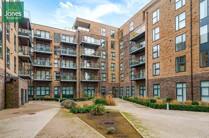 1 Bedroom Flat To Rent In The Causeway, Goring-By-Sea, Worthing, West Sussex, BN12