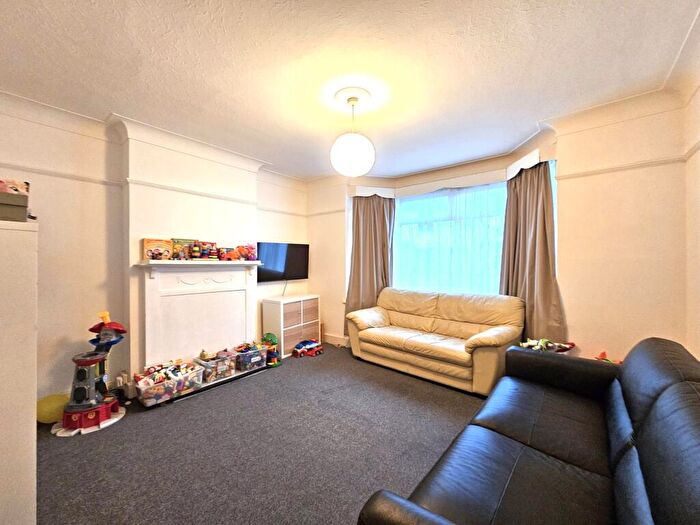 3 Bedroom End Of Terrace House To Rent In Leopold Road, East Finchley, N2