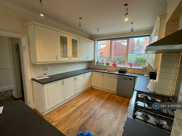 4 Bedroom Semi-Detached House To Rent In St. Mary Street, Ilkeston, DE7