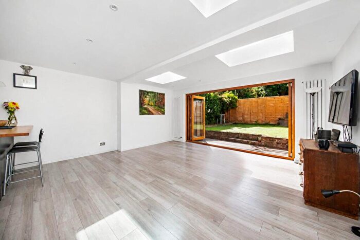 2 Bedroom Apartment To Rent In Alexandra Drive, Crystal Palace, SE19