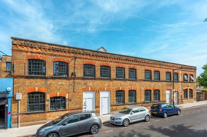 2 Bedroom Flat To Rent In Godman Road Peckham, SE15