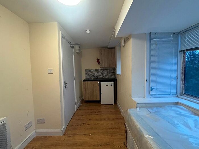 Studio To Rent In Coniston Avenue, Perivale, Greenford, UB6