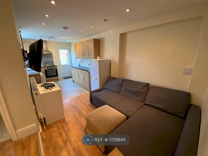 6 Bedroom Semi-Detached House To Rent In Tachbrook Street, Leamington Spa, CV31