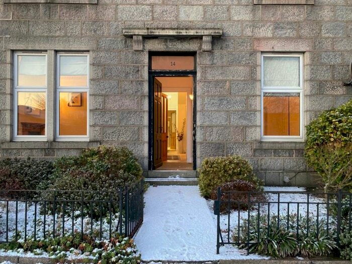 3 Bedroom Flat To Rent In Beechgrove Place, Aberdeen, AB15